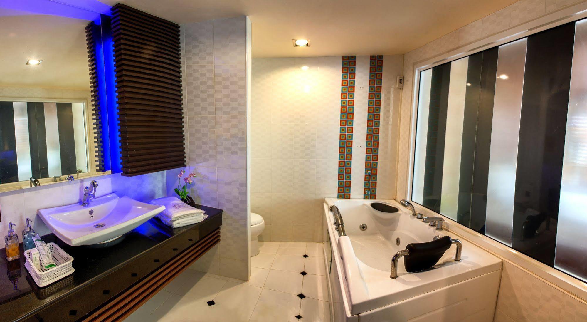 The Ring Hotel Hat Yai Exterior foto